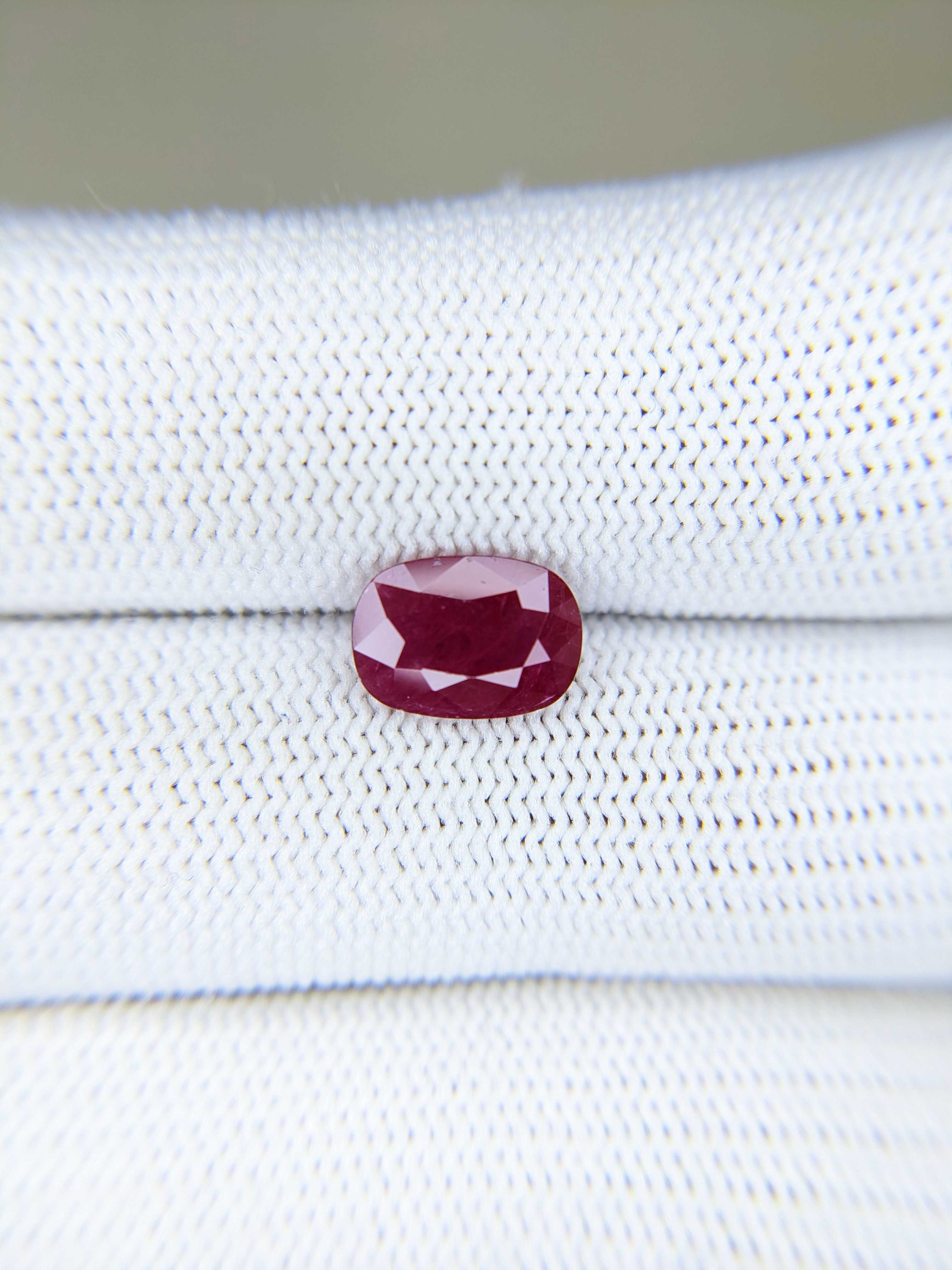 RUBY Oval: 2.27ct