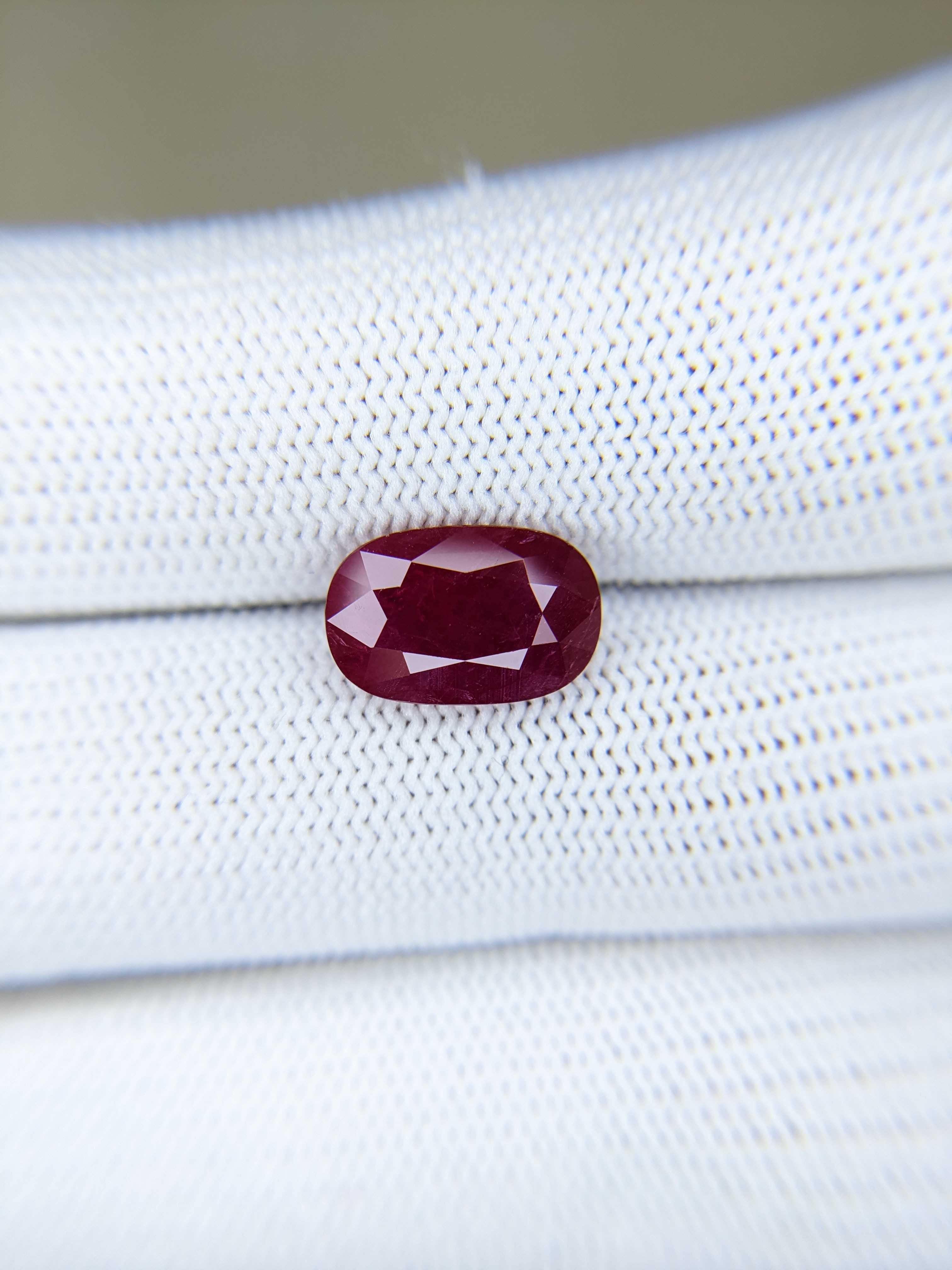 RUBY Oval: 4.21ct
