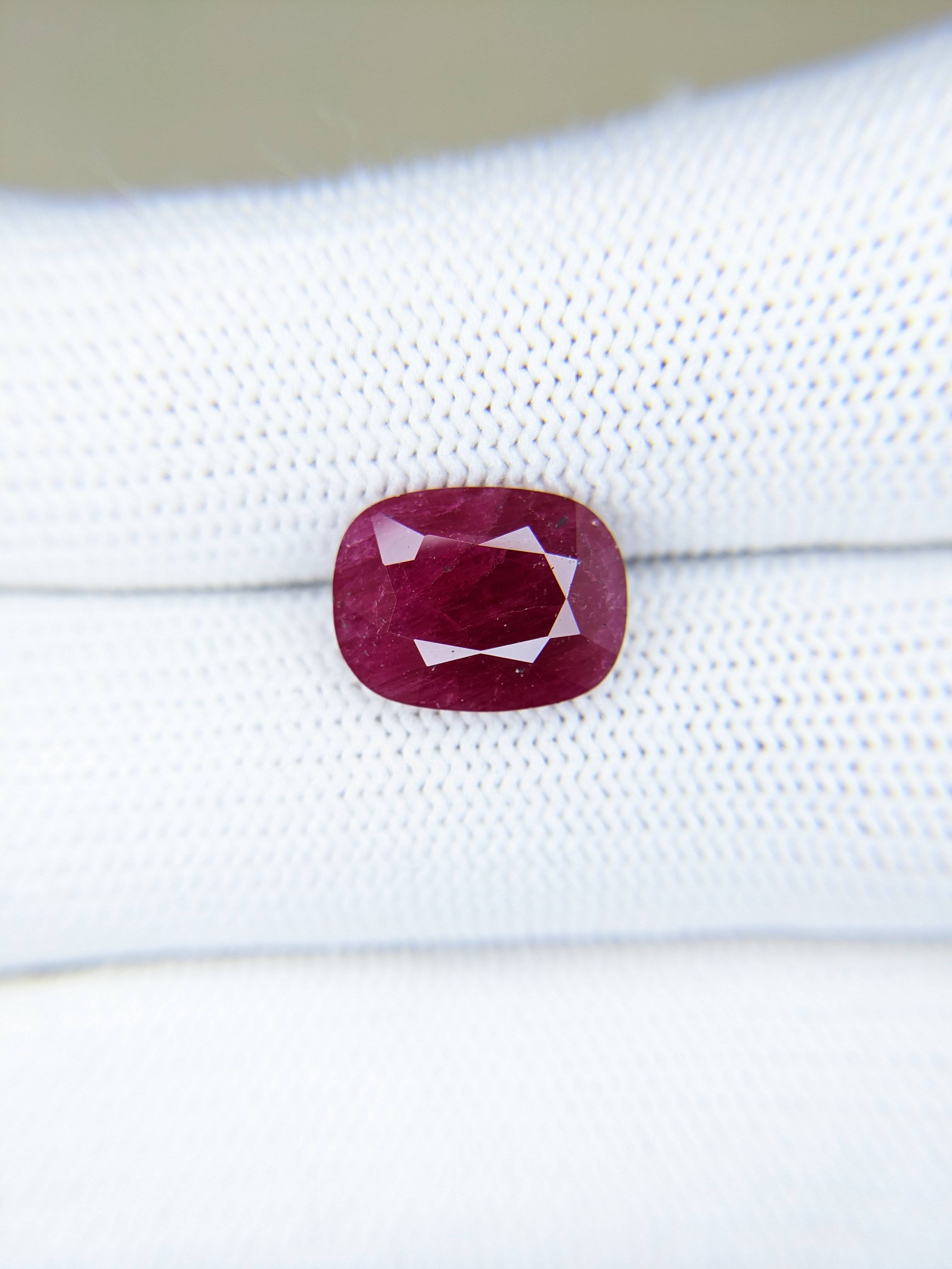RUBY Cushion: 5.02ct