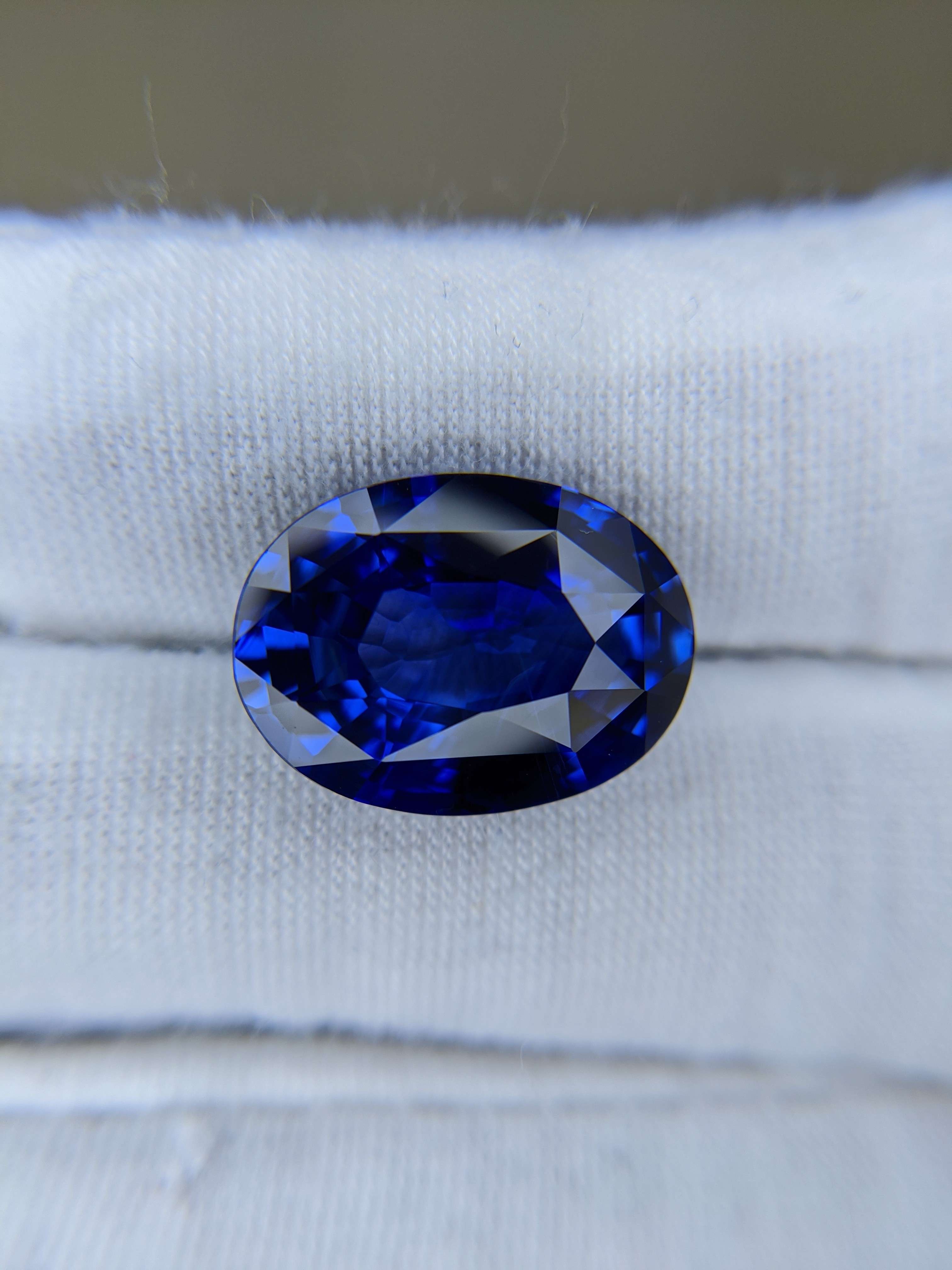 Blue Sapphire Oval: 16.48ct