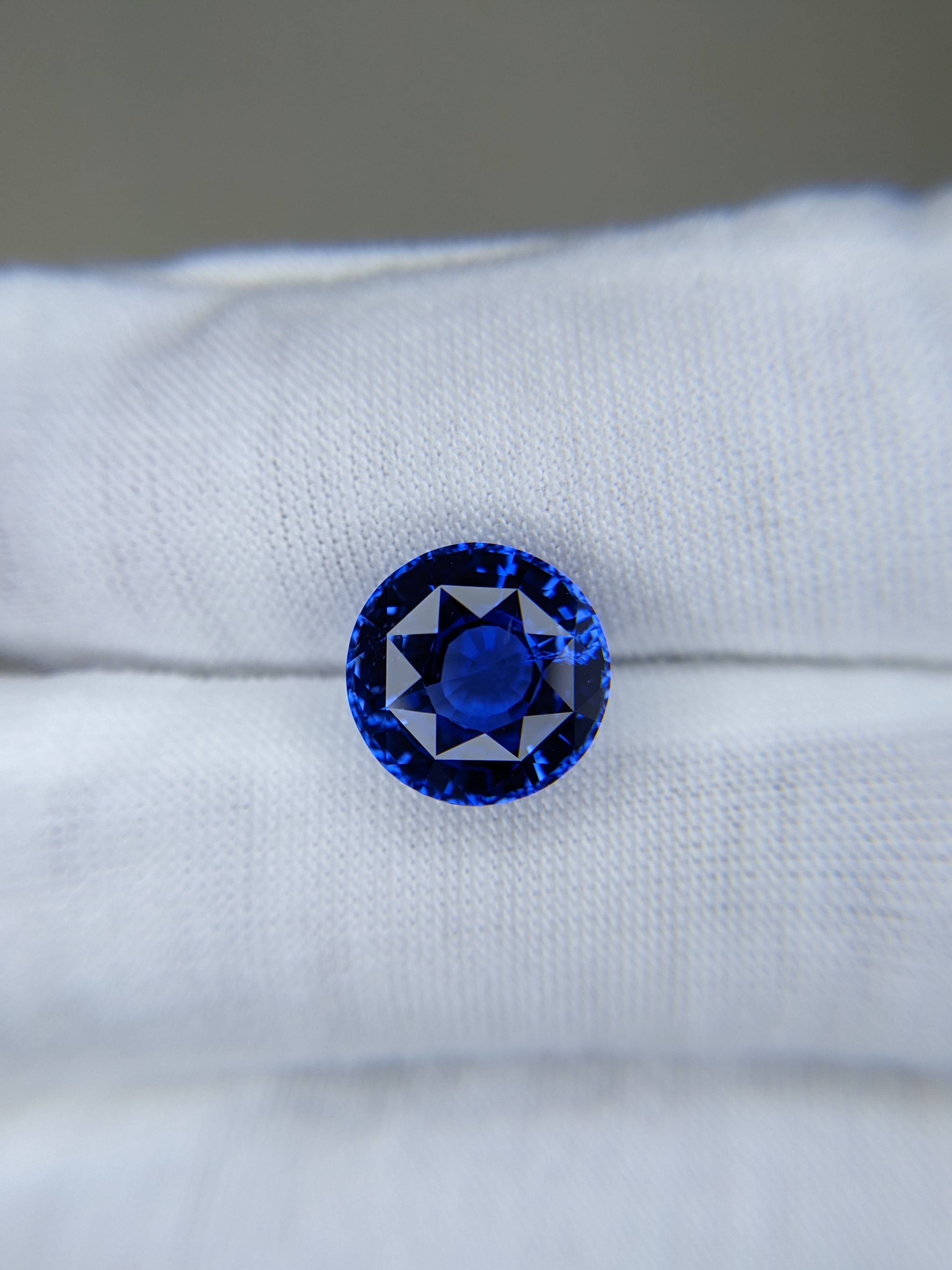 Blue Sapphire Round: 7.58ct