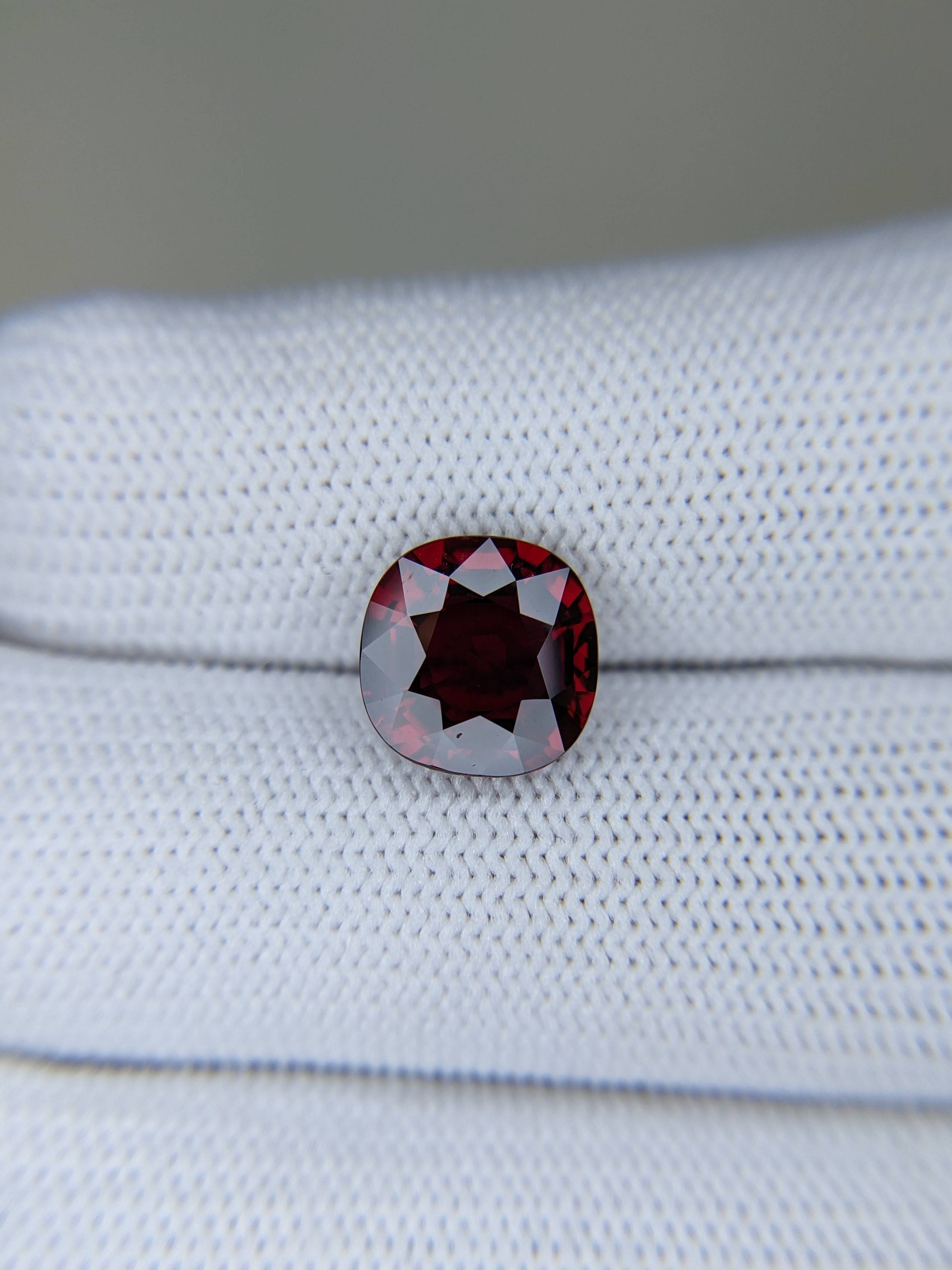 Ruby Cushion : 3.53ct