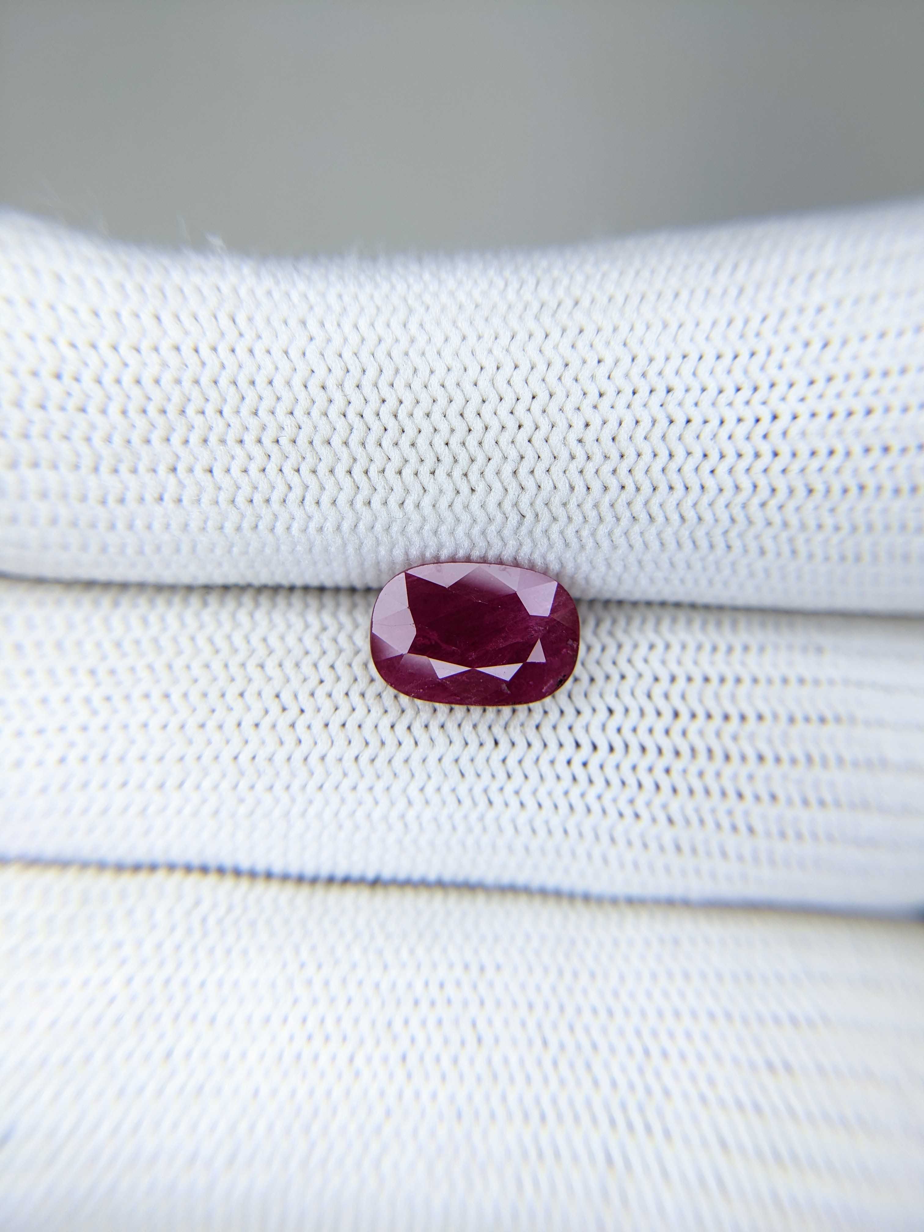 RUBY Oval: 2.60ct