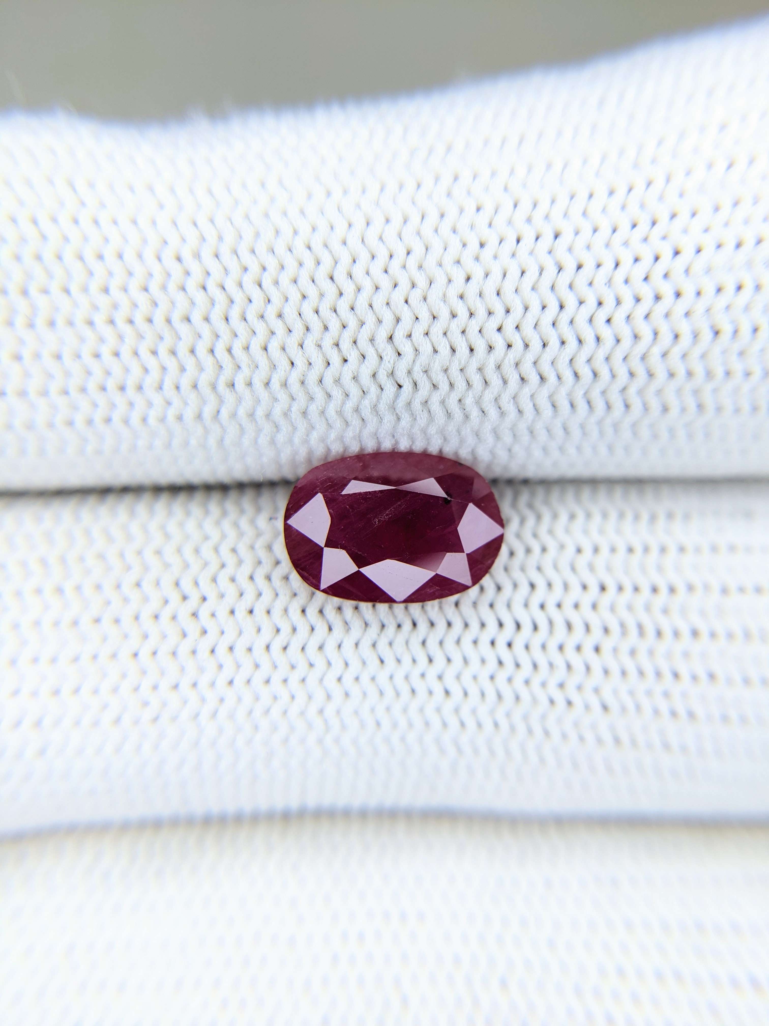 RUBY Oval: 2.14ct