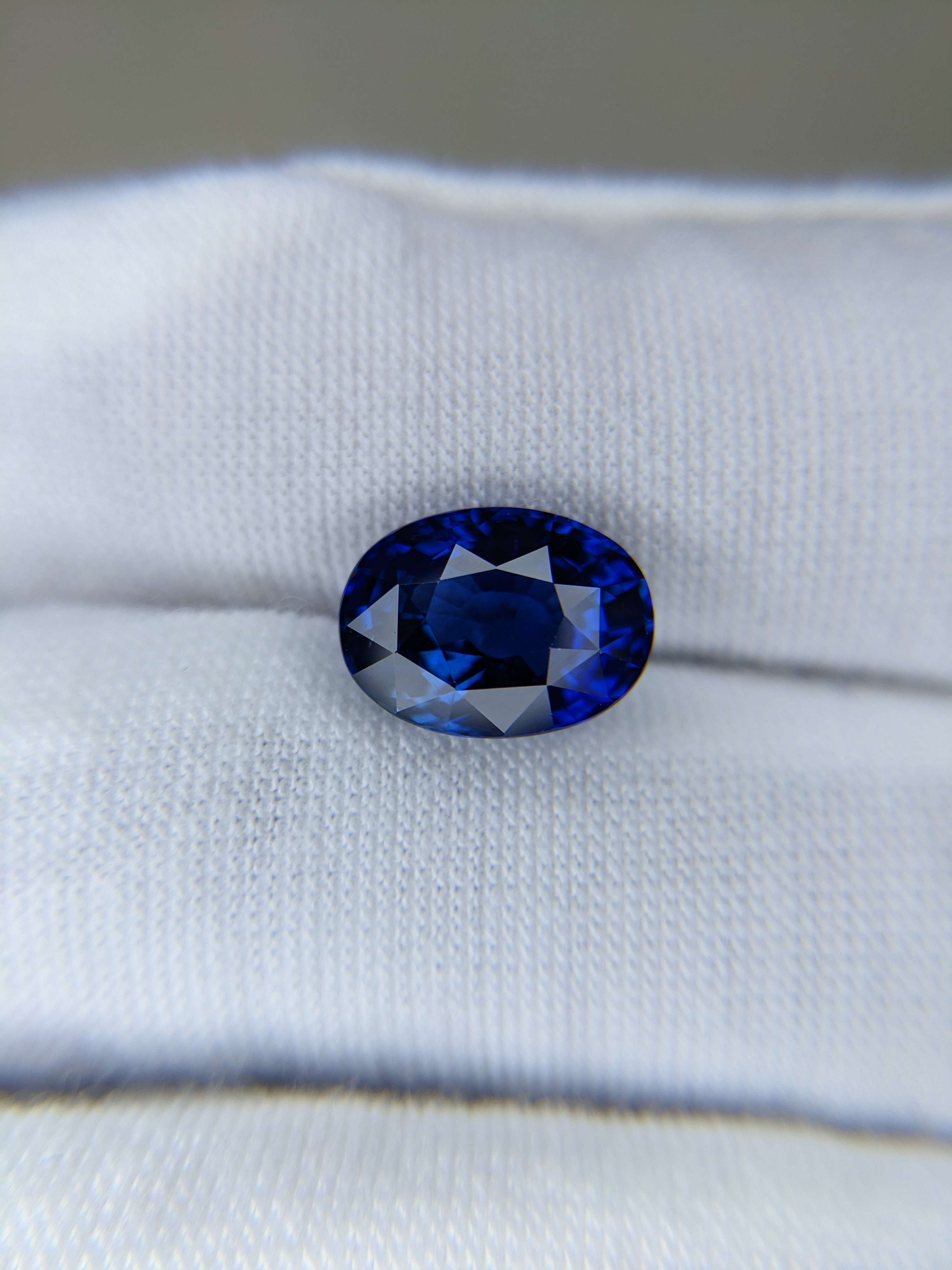 Blue Sapphire Oval: 5ct