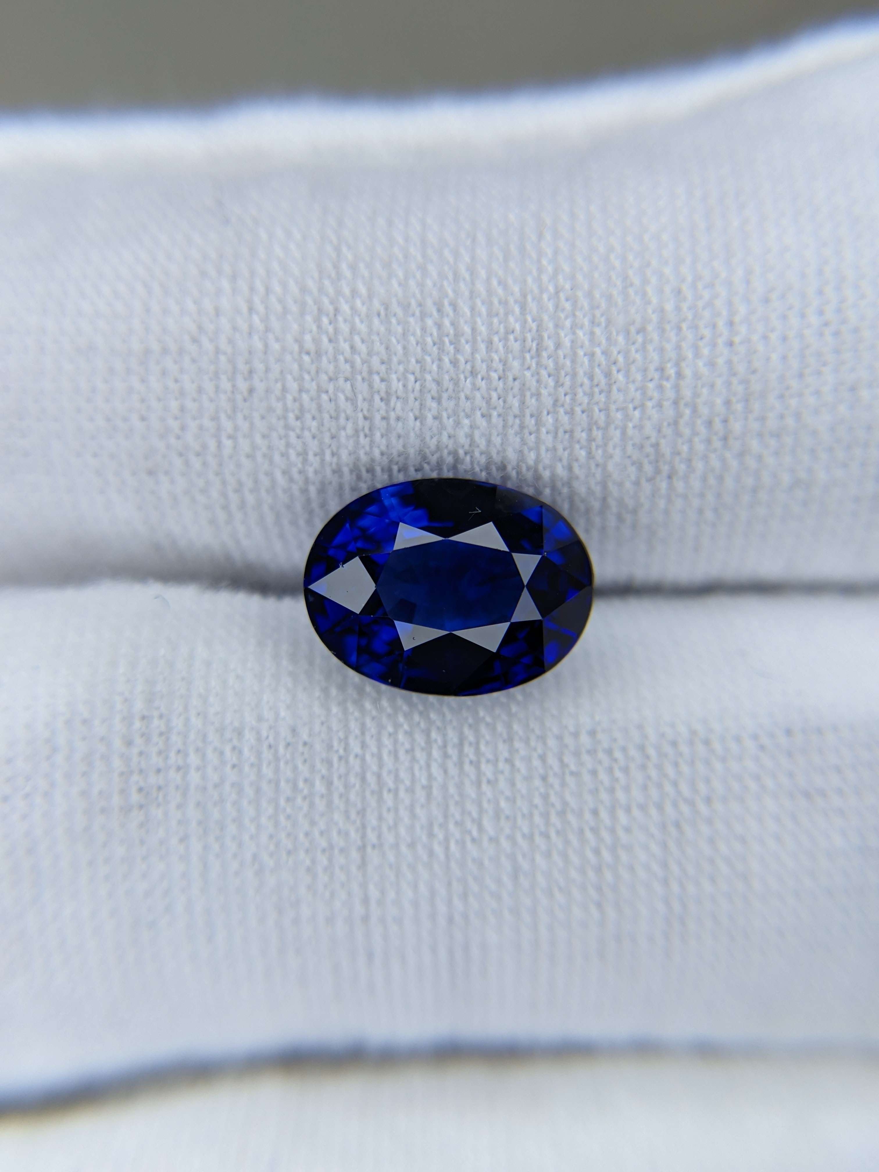 Blue Sapphire Oval: 4.03ct