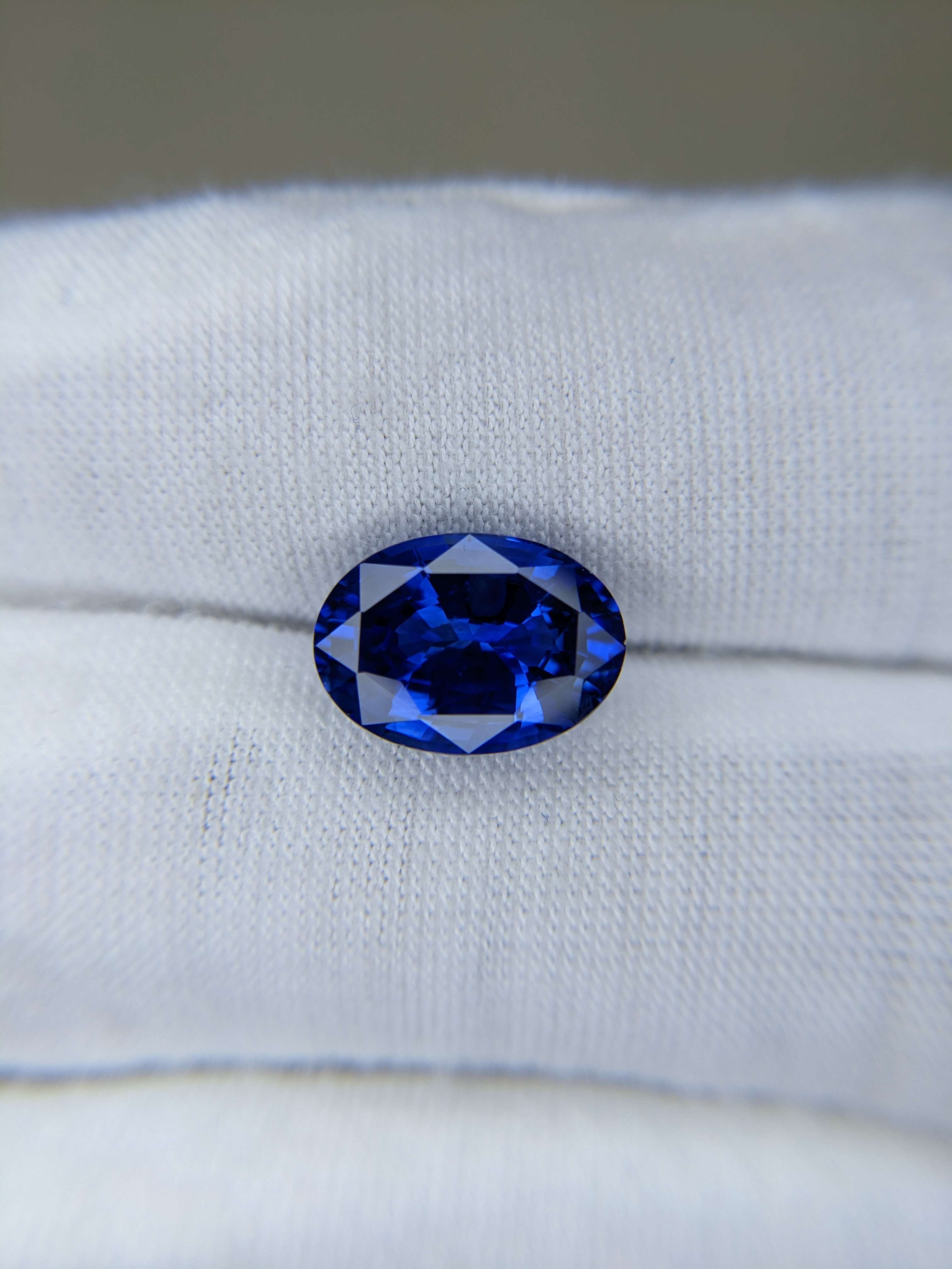 Blue Sapphire Oval: 5.95ct
