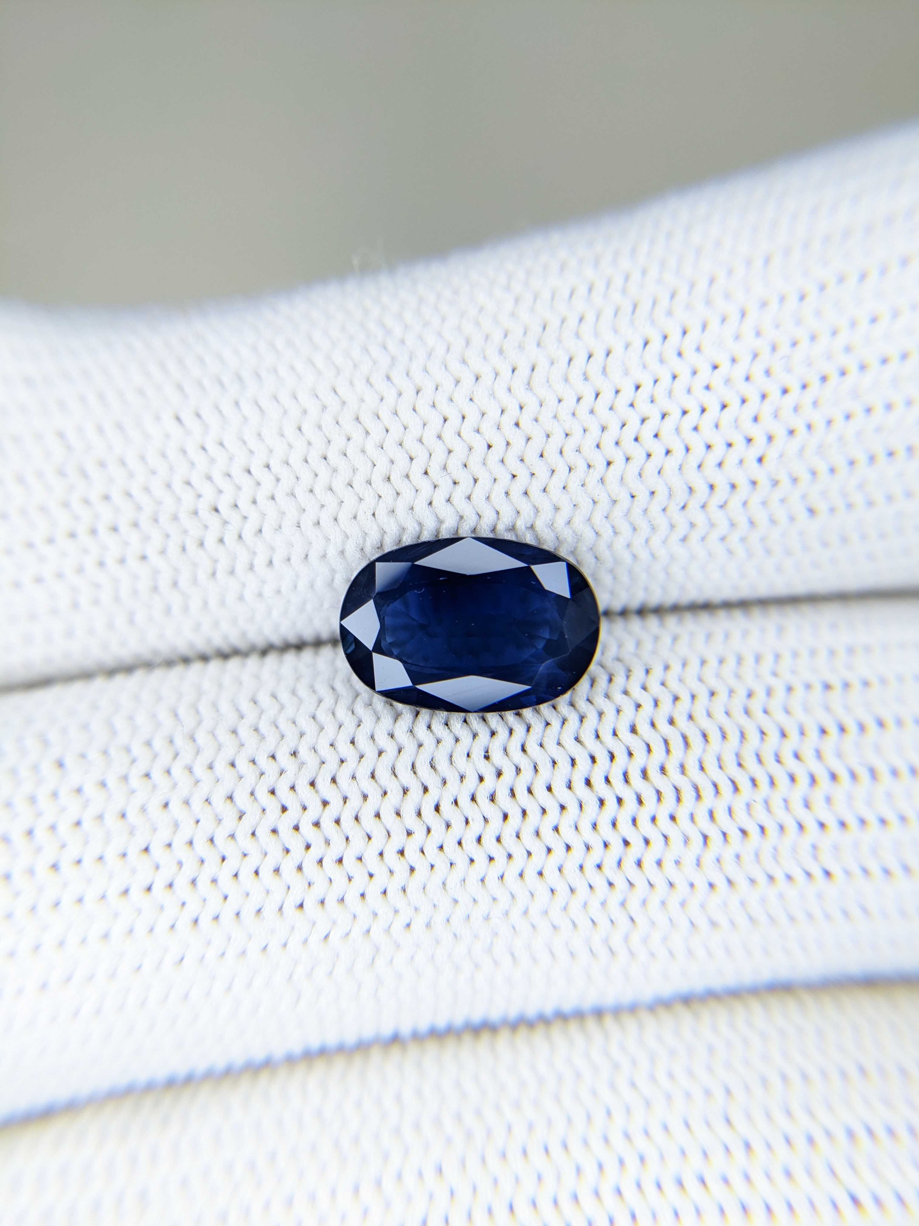 Sapphire Oval: 3.22ct