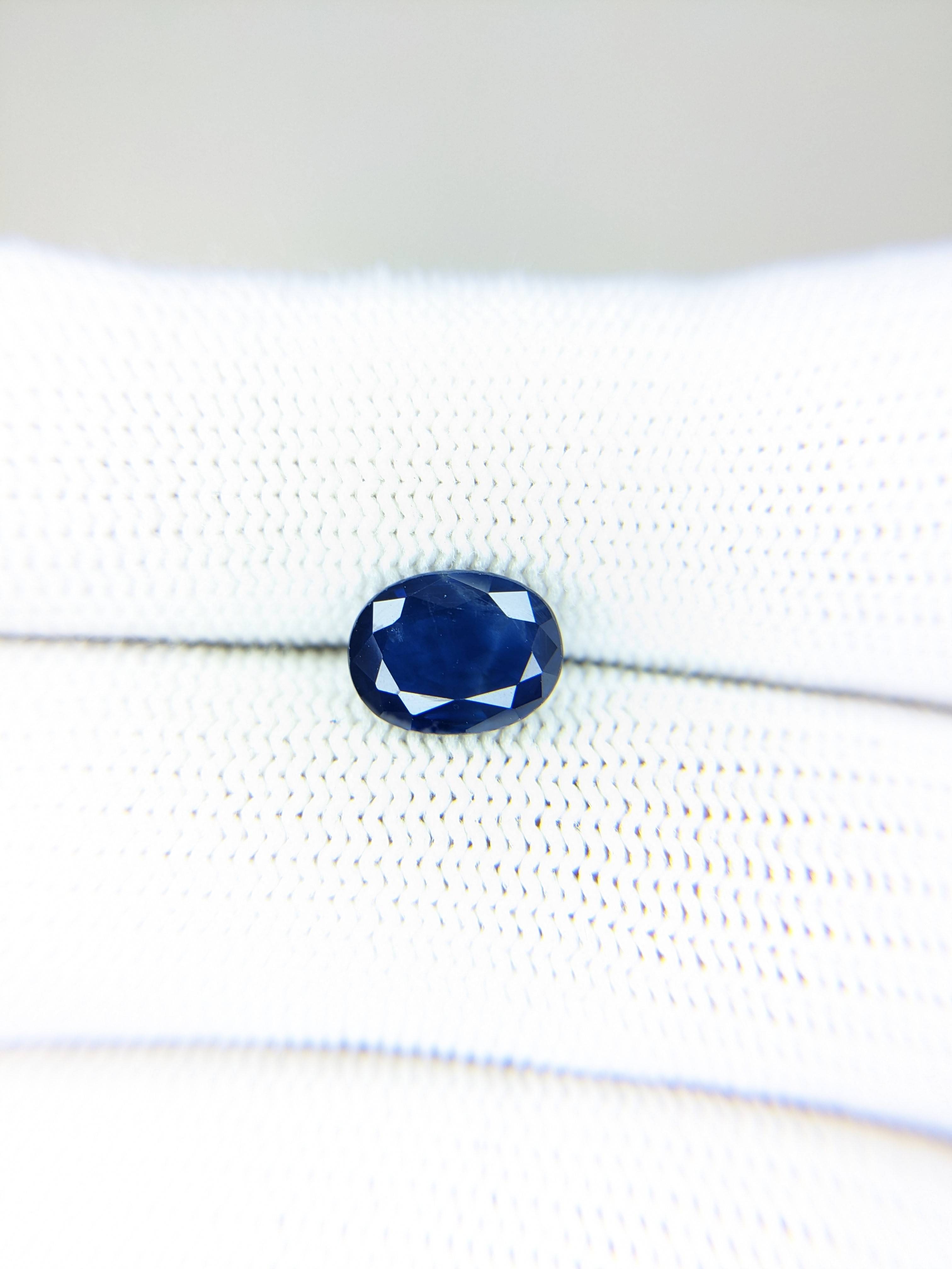 Sapphire Oval: 2.63ct