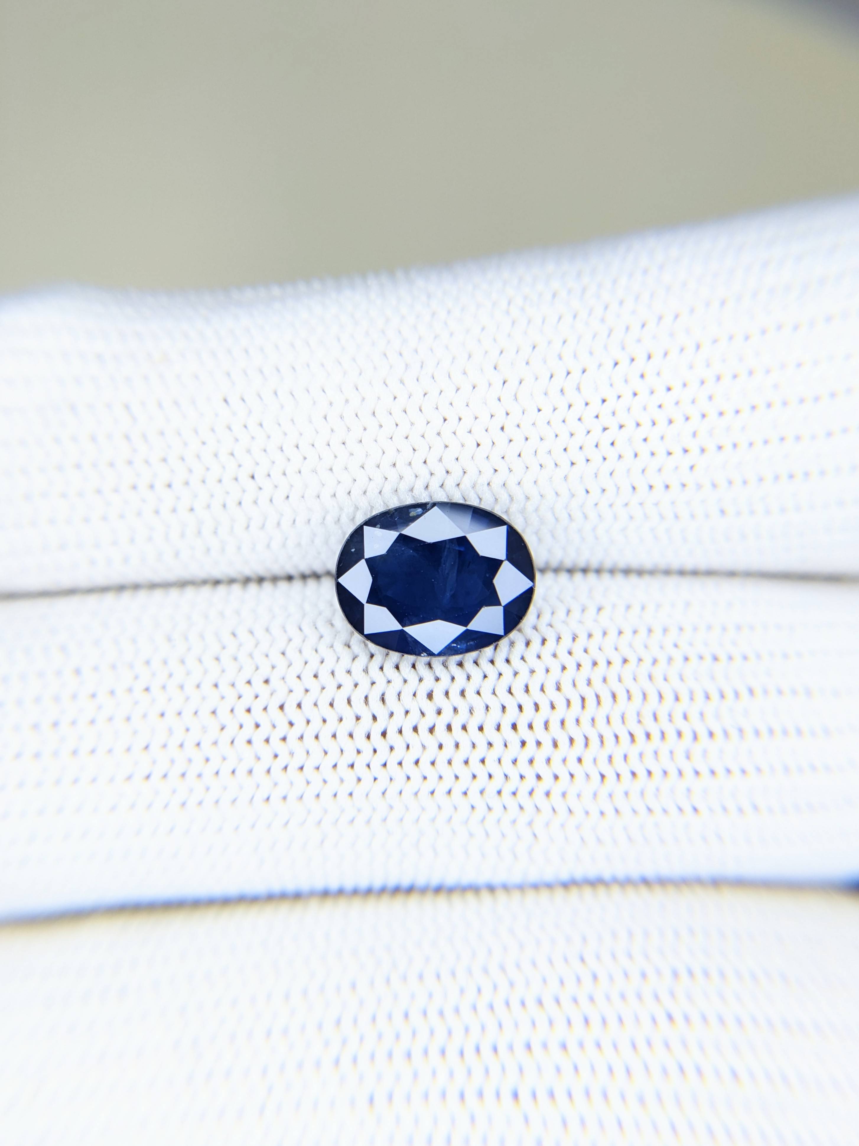 Sapphire Oval: 4.21ct