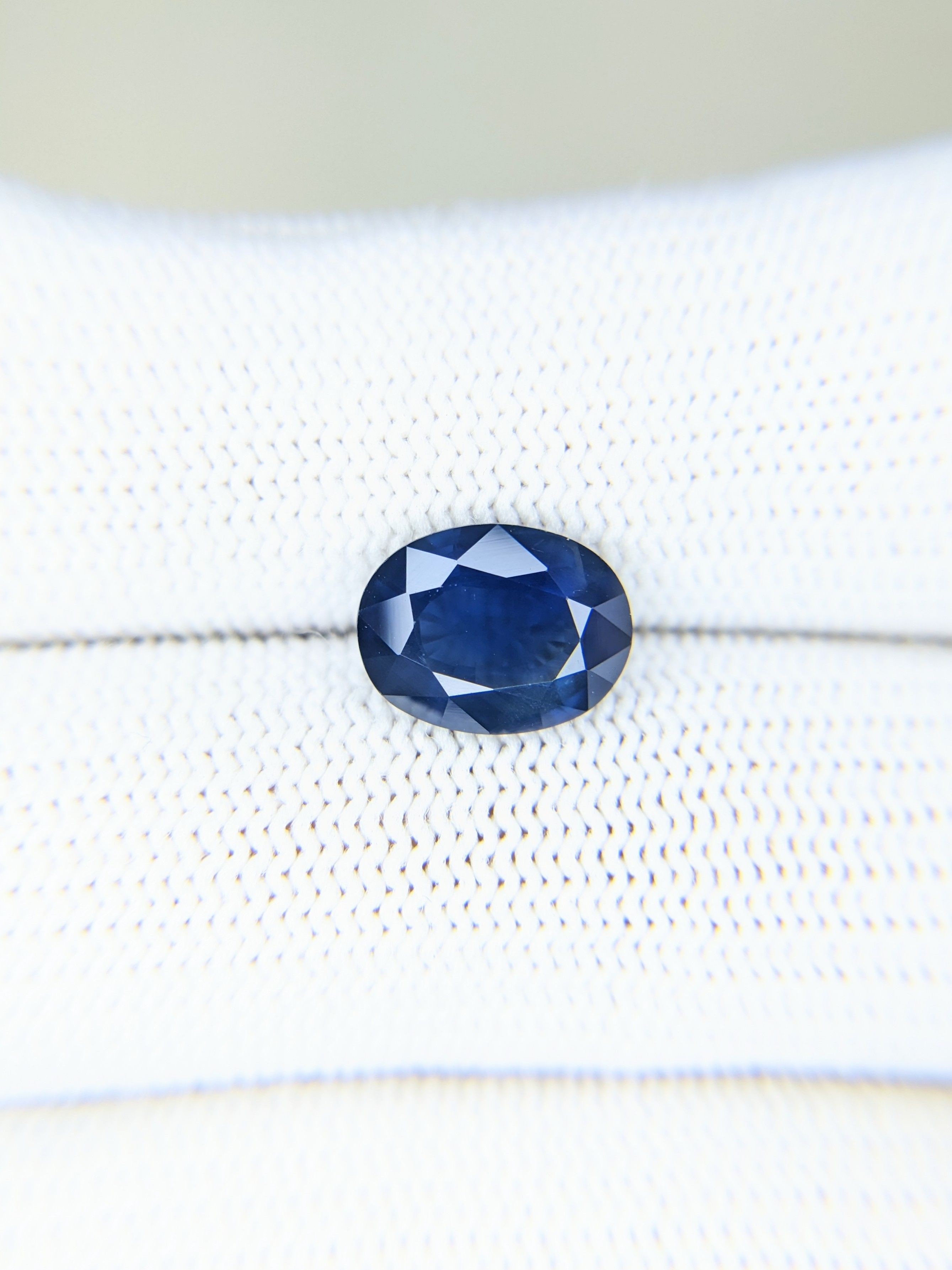 Sapphire Oval: 3.35ct