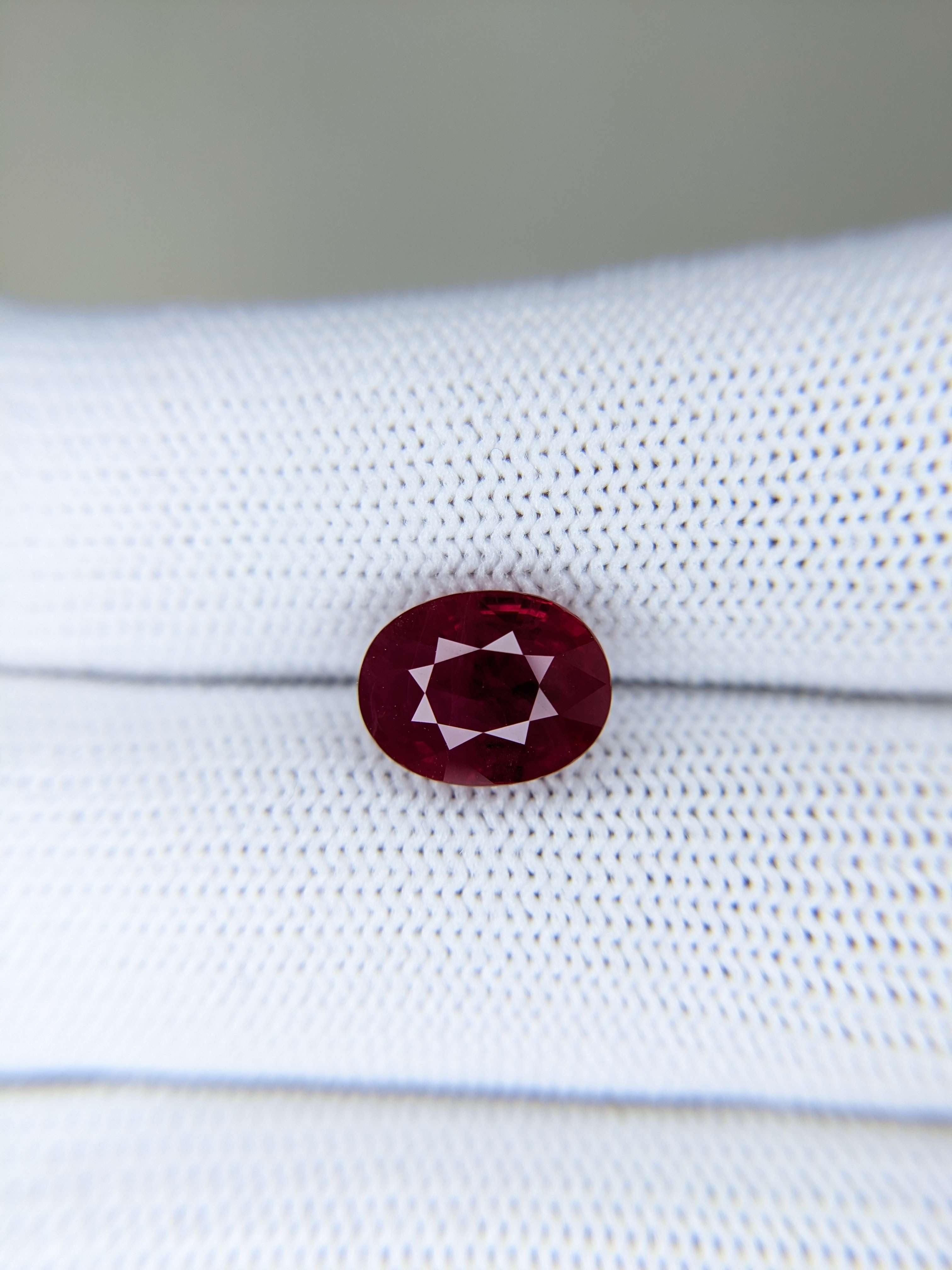Ruby Oval : 4.03ct