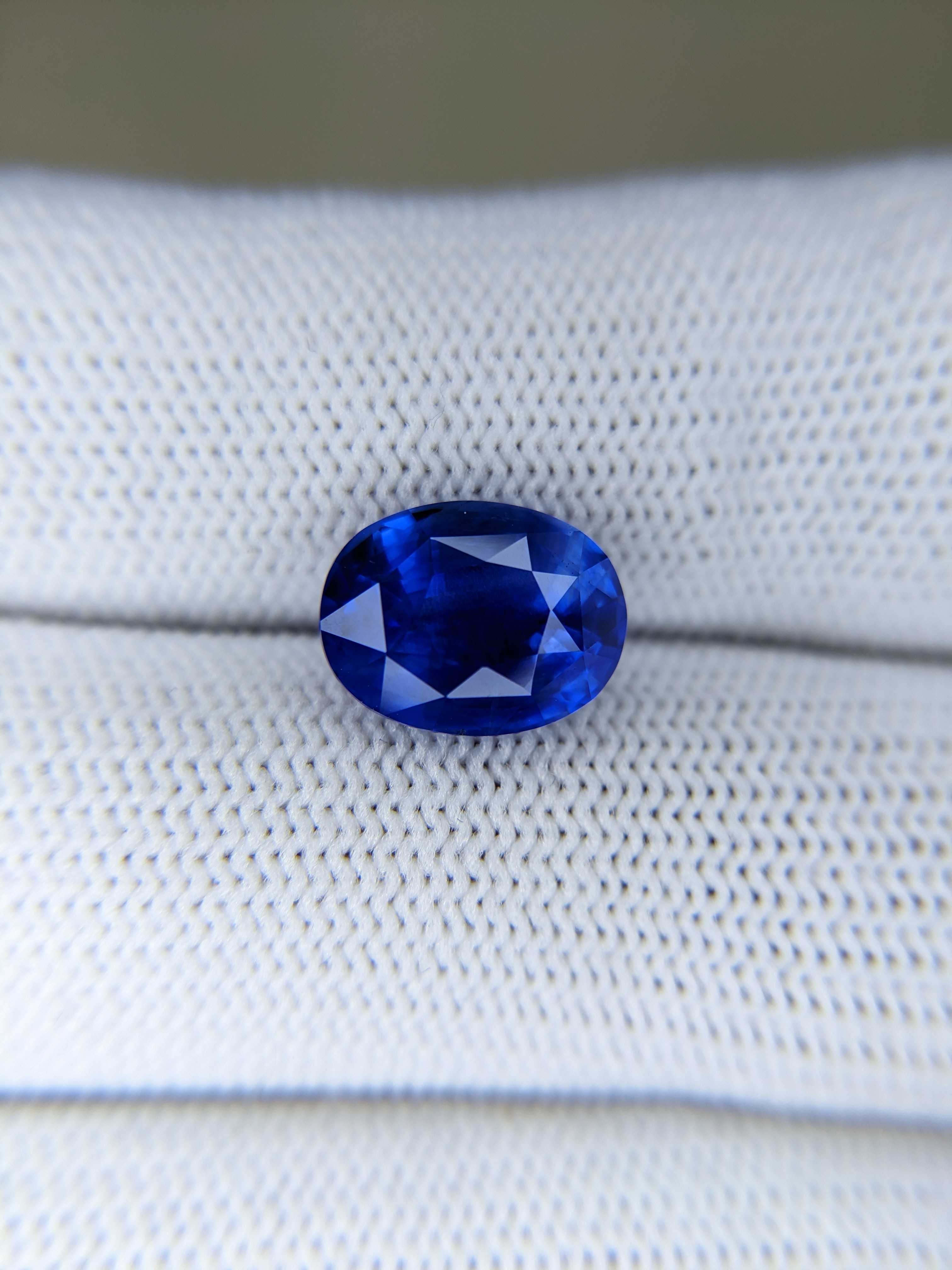 Sapphire Oval: 4.54ct