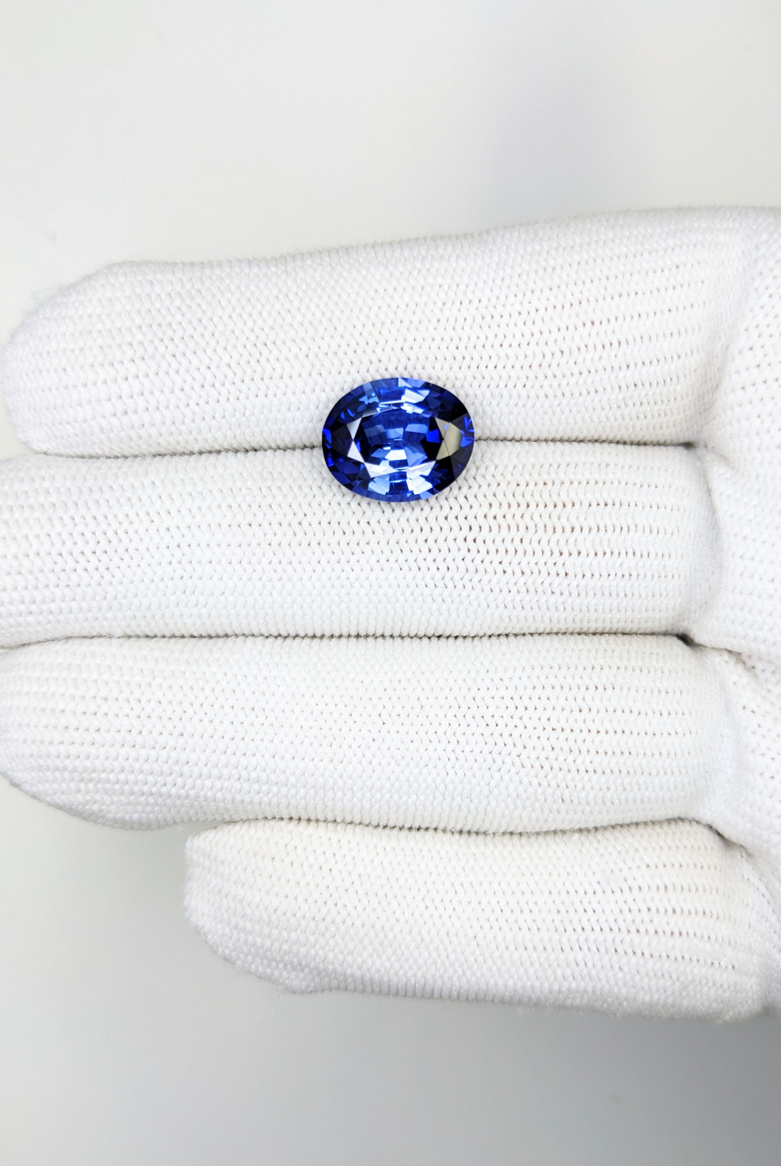 Sapphire Oval: 6.97ct