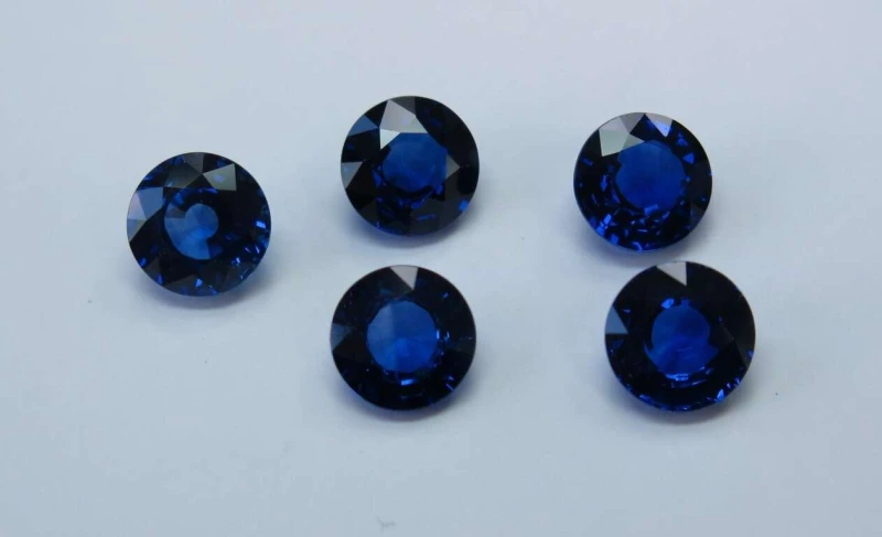 Blue Sapphire-Round: 8.0mm