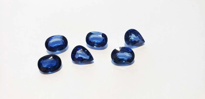 Blue Sapphire-Oval: 9mm x 7mm